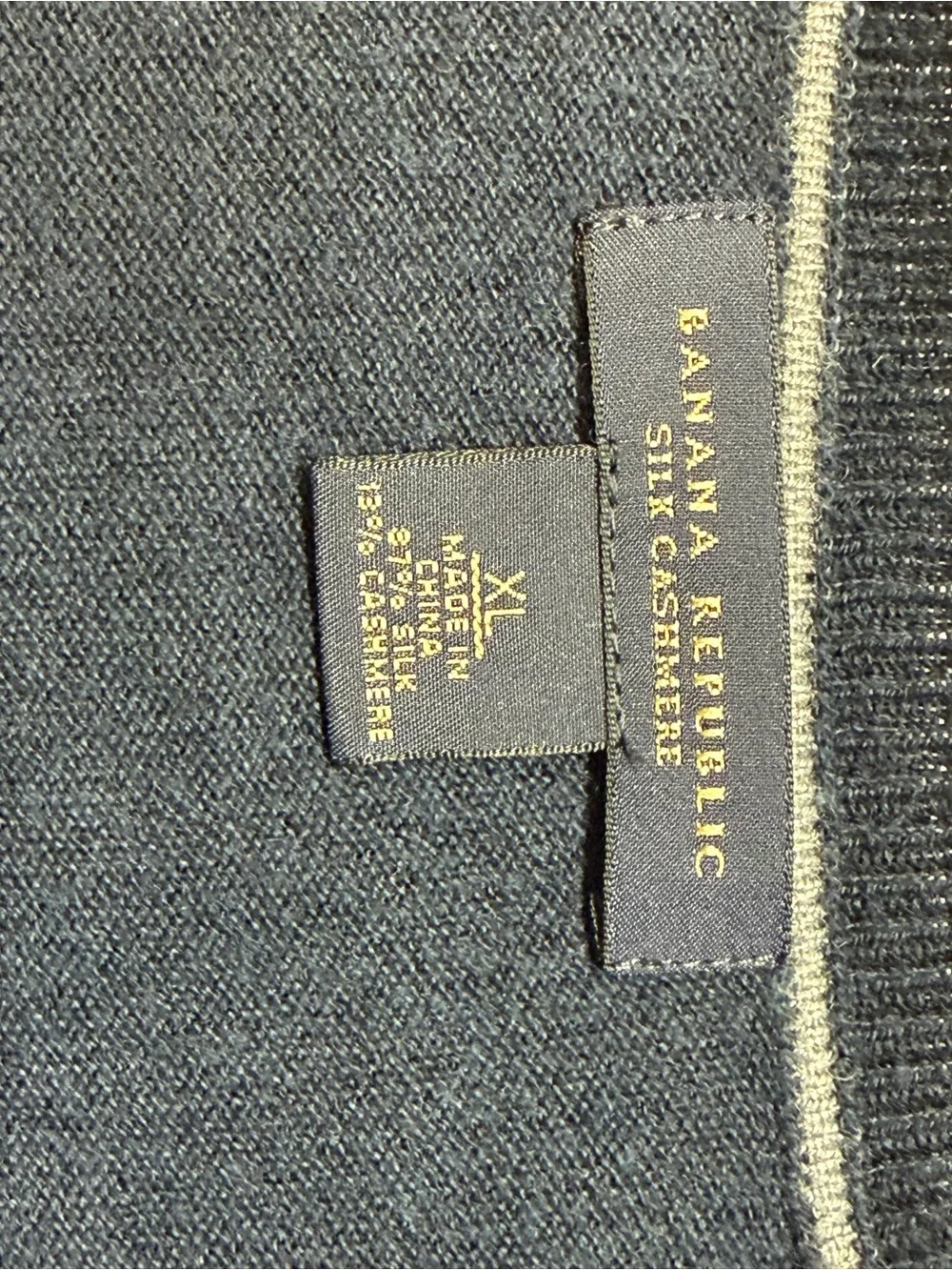 Banana Republic Men's V-Neck Sweater in Navy Blue - 87% Silk & 13% Cashmere